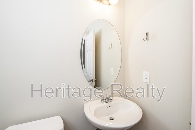 Building Photo - 6702 Albatross Ln