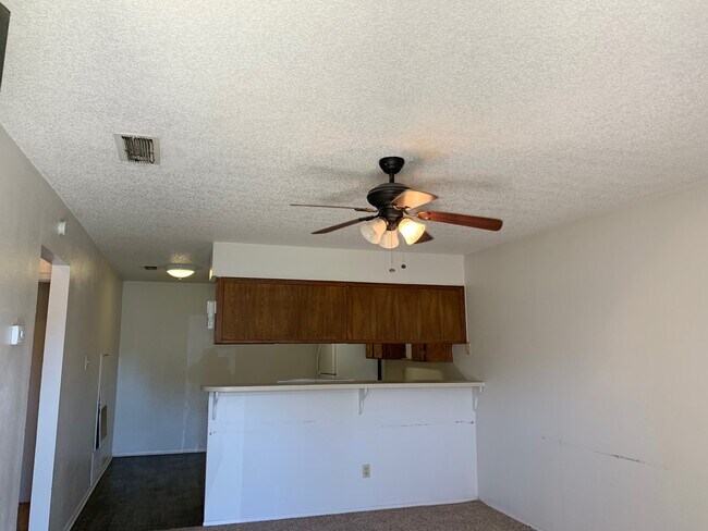 Foto del edificio - 208 E Sycamore Ln