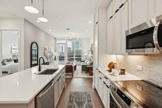 Building Photo - Oro Ballantyne