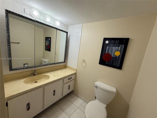 Building Photo - 1 bedroom in Hallandale FL 33009