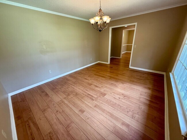 Foto del edificio - 4 Bedroom Brick Home in Alice Drive Area!