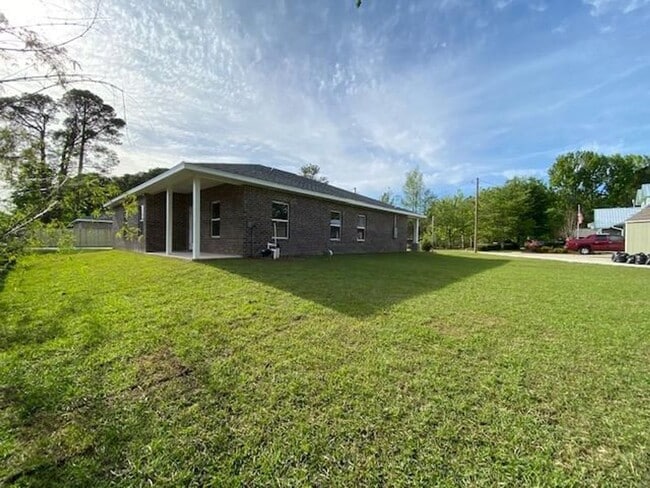Foto del edificio - 3 Bedroom Brick Home with Modern Finishes!