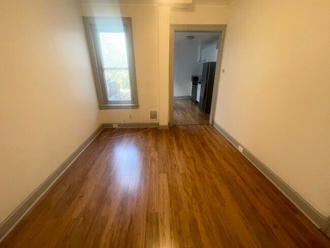 Building Photo - Stunning 4-Bedroom Townhome in Belmont! Av...