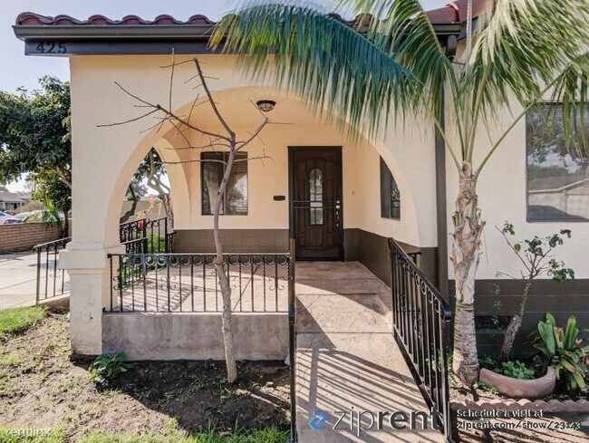 Foto del edificio - 3 br, 1 bath Triplex - 425 East Hermosa St...