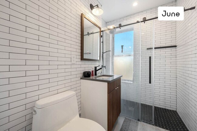 Foto del edificio - Full bedroom in 4 bed/2 bath Home