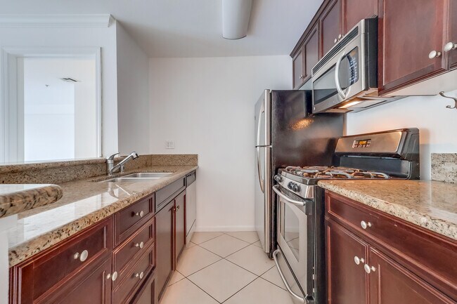 Foto del edificio - 7320 Hawthorn Ave
