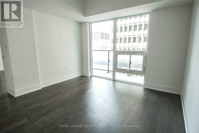 Photo du bâtiment - 955 Bay St.