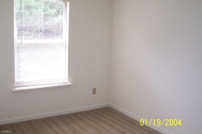 Building Photo - 1704 Ithaca Ln