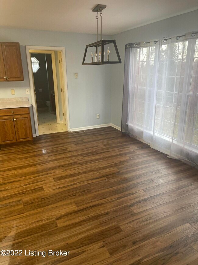 Foto del edificio - 6300 Camden Ct