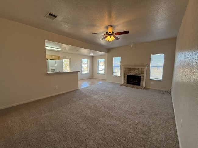 Foto del edificio - 4801 Lindsey Dr