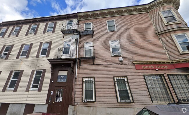 Building Photo - 218 W 8th St