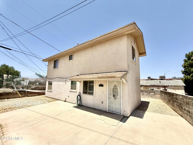 Building Photo - 407 Nichols Rd