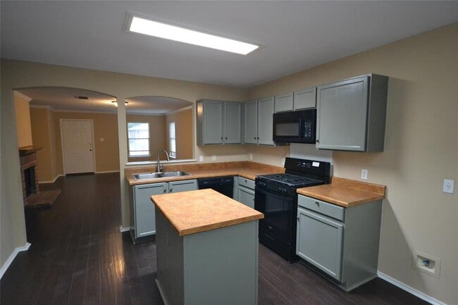 Building Photo - 2106 Hawksbury Way