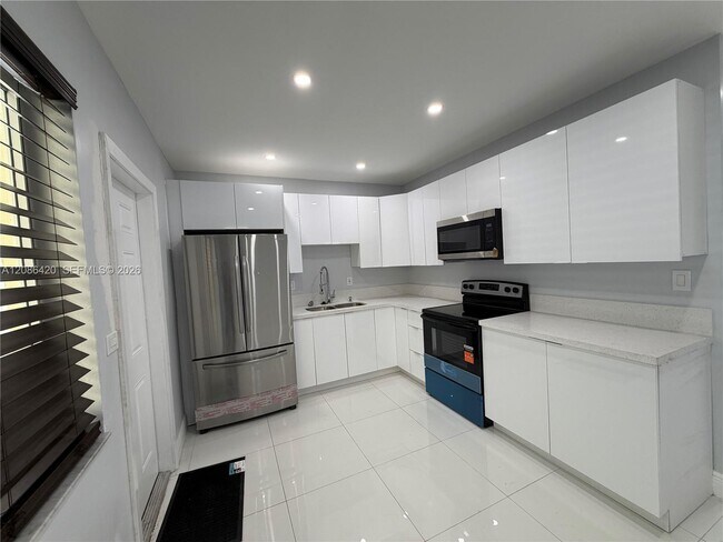 Foto del edificio - 335 NE 168th St