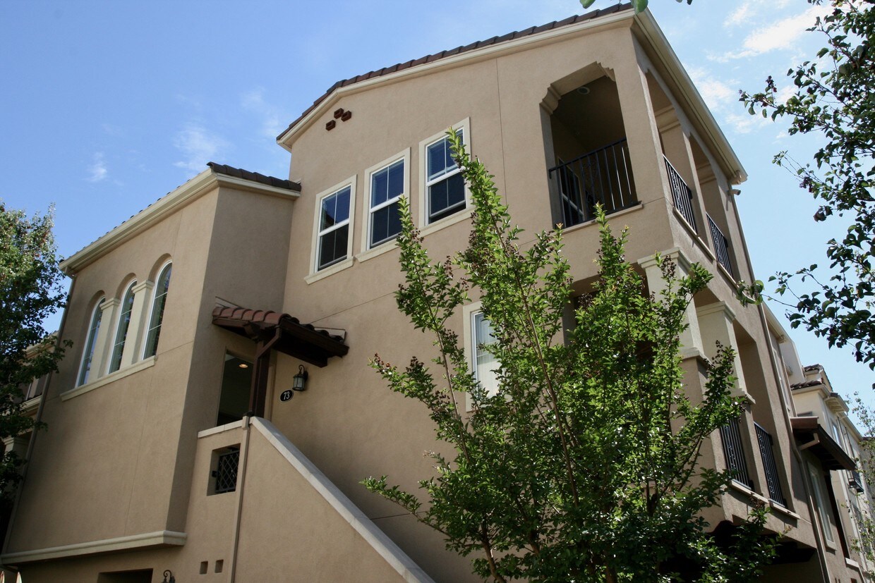 73 Bassett St, San Jose, CA 95110 Townhouse for Rent in San Jose, CA