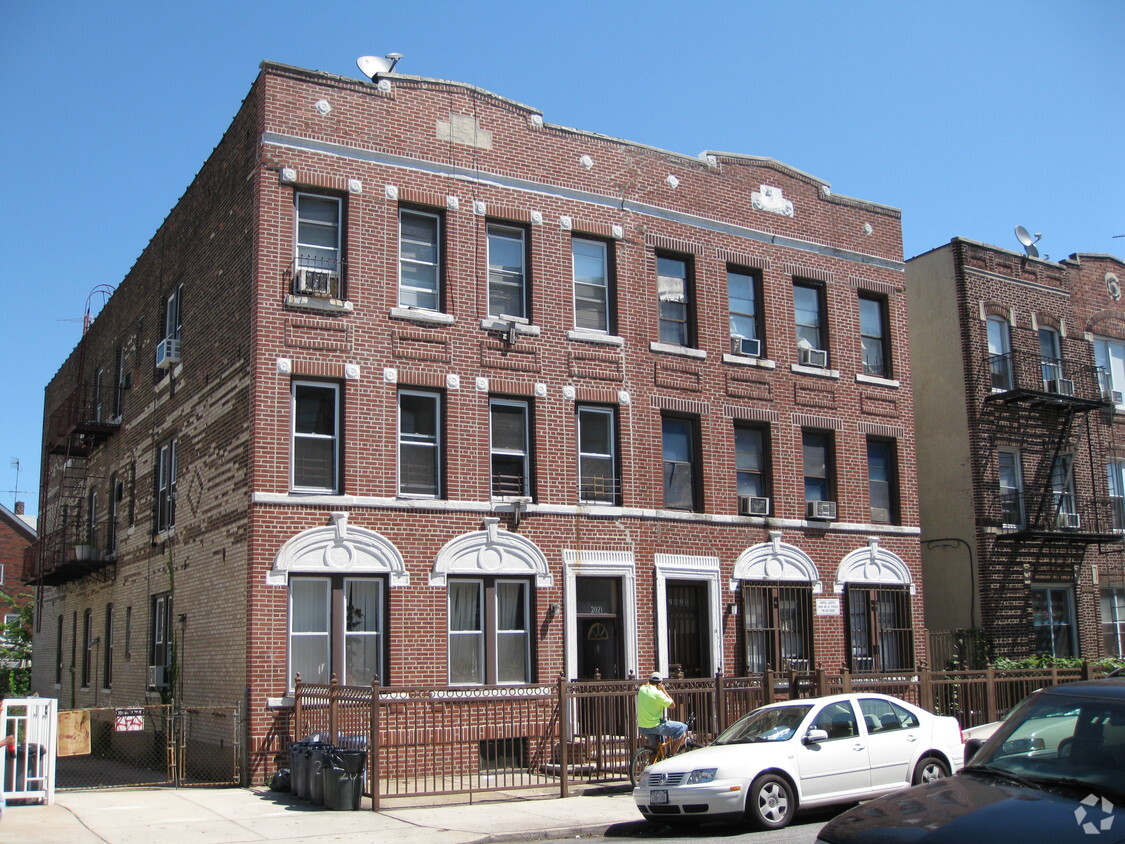 Building Photo - 2021 78th St