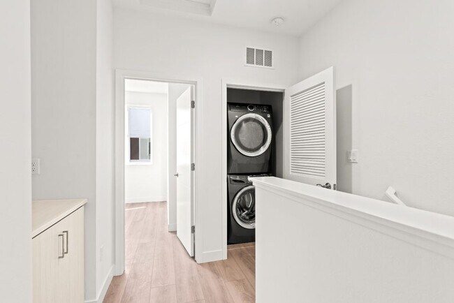 2do dormitorio y lavadora/secadora de gran capacidad - 170 Uptown Cir