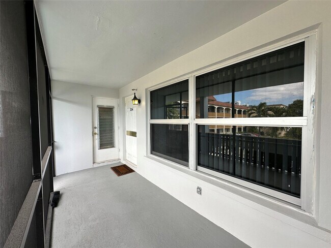 Foto del edificio - 651 Pine Dr