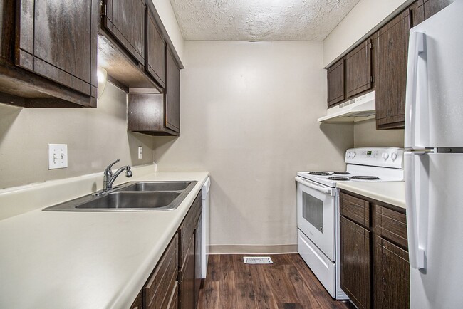 Omaha, NE Stony Brook Townhomes | Kitchen - Stony Brook