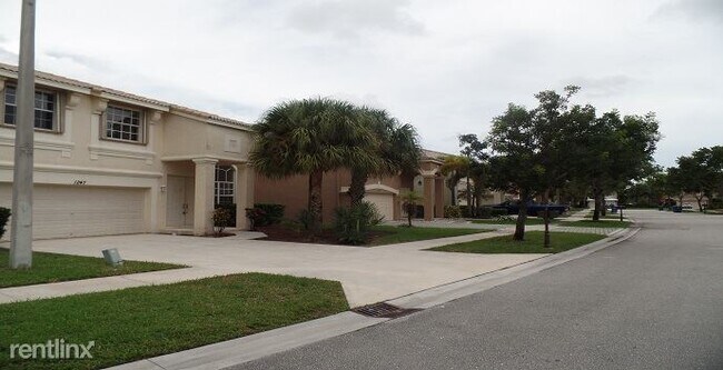 Building Photo - 420 S State Rd 7