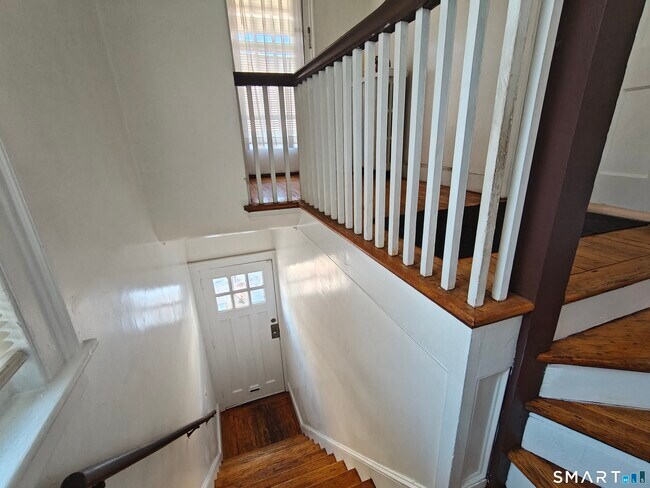 Foto del edificio - 98 Gilbert Ave