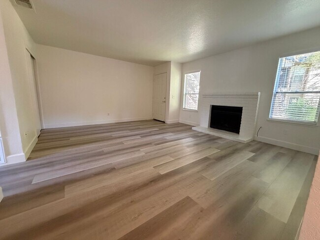 Foto del edificio - Beautiful 2 bedroom 1 bath Available today! Apply today!