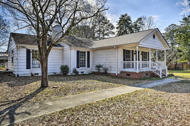Building Photo - 144 Parkwood Cir