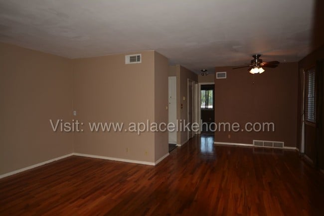 Building Photo - 8215 Santa Fe Dr
