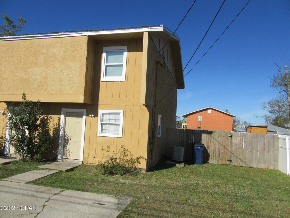 Primary Photo - 1013 Spring Ave