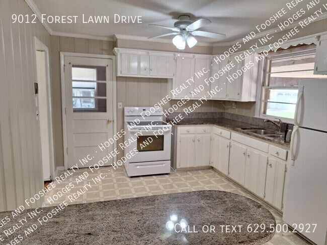 Foto del edificio - 9012 Forest Lawn Dr