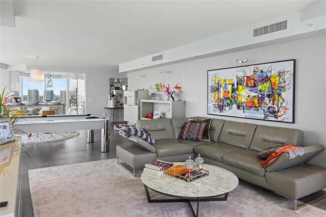Foto del edificio - 17555 Collins Ave