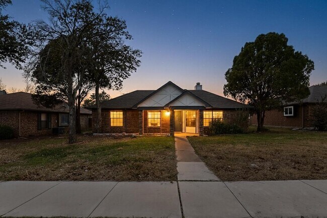 Foto del edificio - 1634 Sunswept Terrace