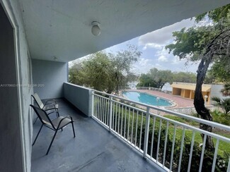 Building Photo - 9375 Fontainebleau Blvd