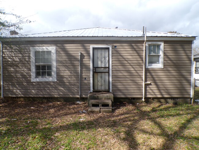 Building Photo - 407 S Park Rd SW