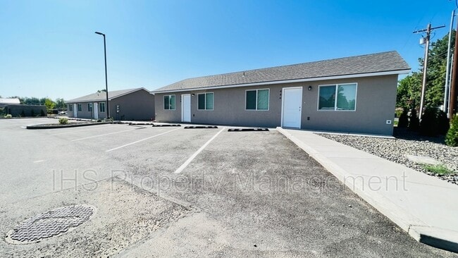Building Photo - 446 S 40th Ave