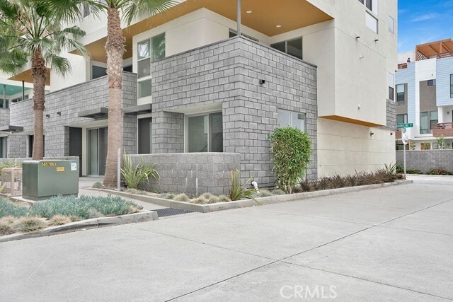 Building Photo - 1688 Shoreline Way