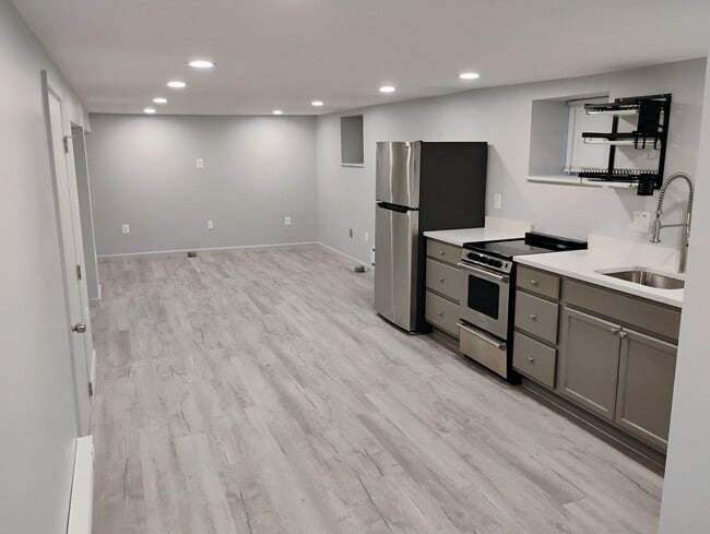 Building Photo - 3609 W Forest Park Ave