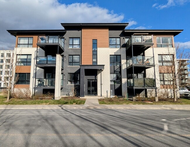 Building Photo - 4320 Rue Bernard-Hubert