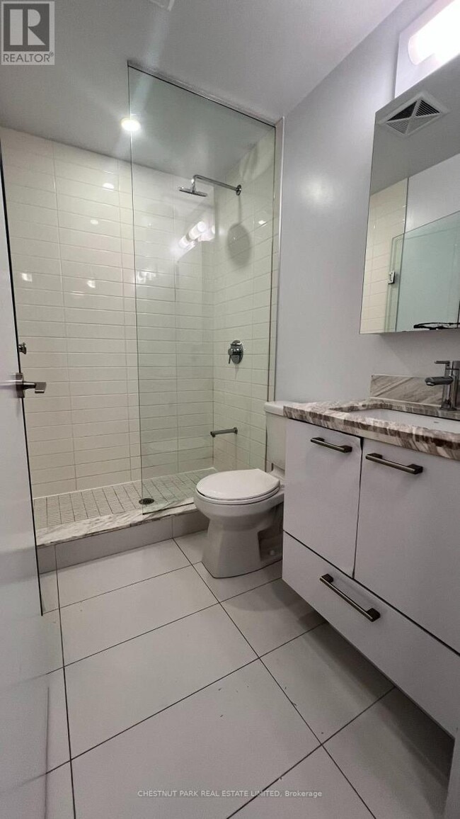 Photo du bâtiment - 2221 Yonge St