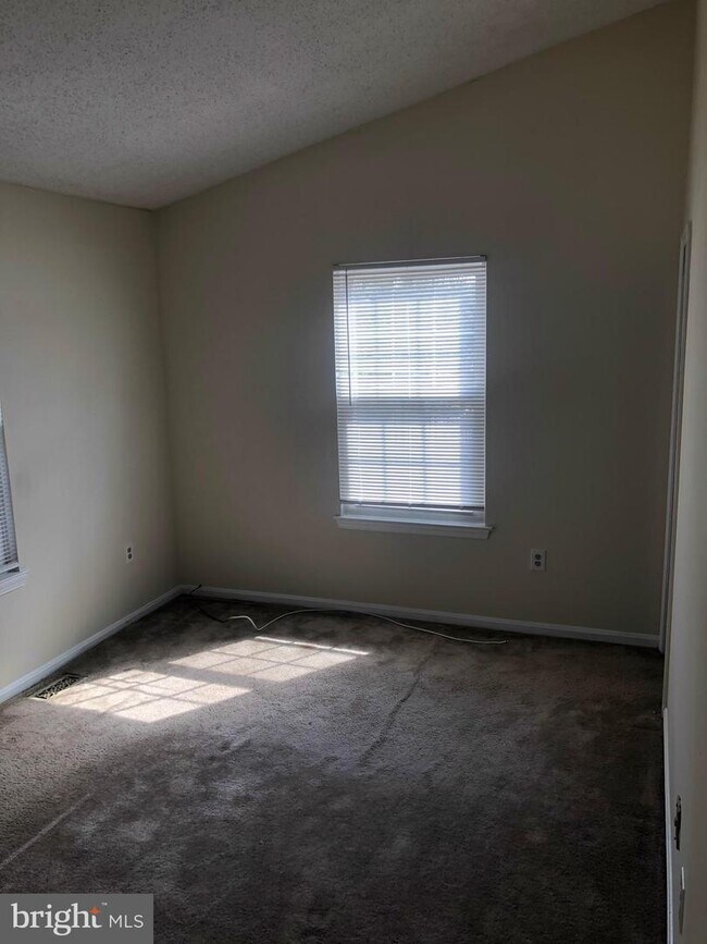 Building Photo - 7321 Green Oak Terrace