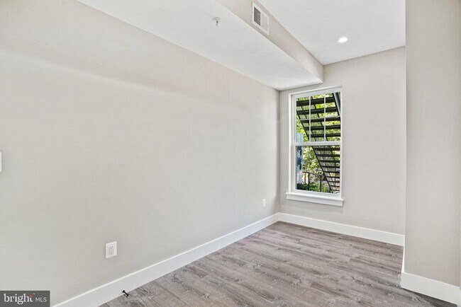Foto del edificio - 1371 Florida Ave NE