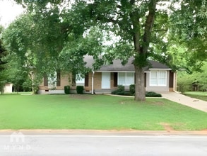 Building Photo - 8298 Kendrick Rd Building Photo - 8298 Kendrick Rd