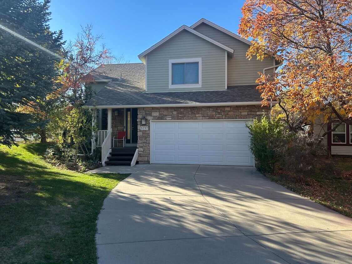 Front porch and drive - 5717 Table Top Ct (Boulder, CO)