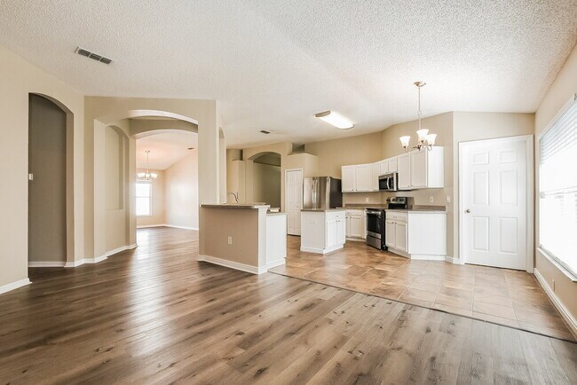 Foto del edificio - 25223 Ironwedge Dr