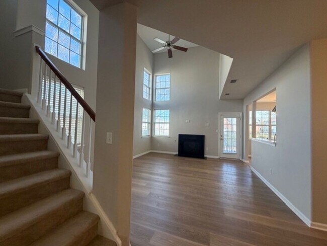 Foto del edificio - South Village Townhomes