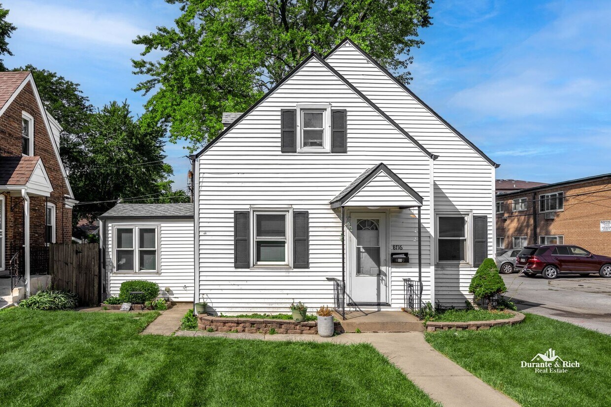 Foto principal - Perfect Single Family Home in Evergreen Park