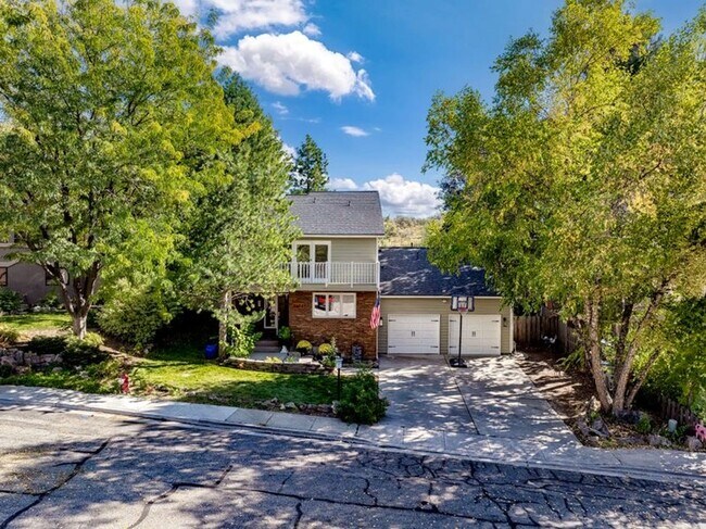 Building Photo - Cozy Hillside Boise Beauty Available 1/1/26!