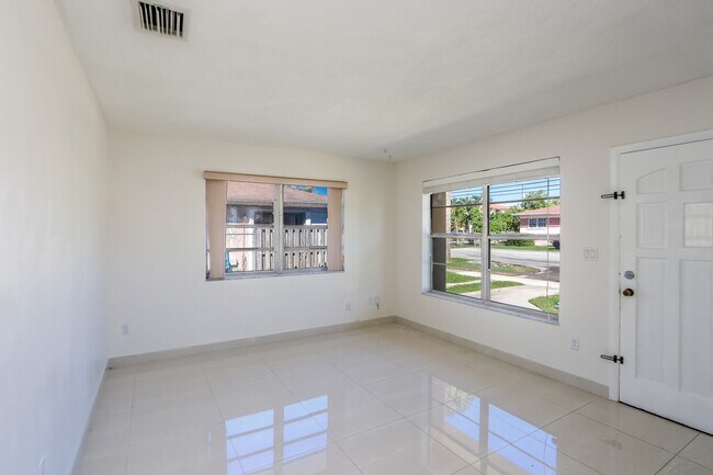 Foto del edificio - 3156 SW 27th St
