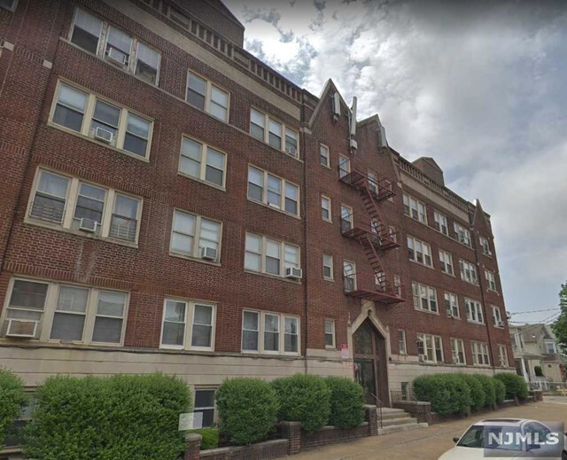 Foto principal - 194 Davis Ave