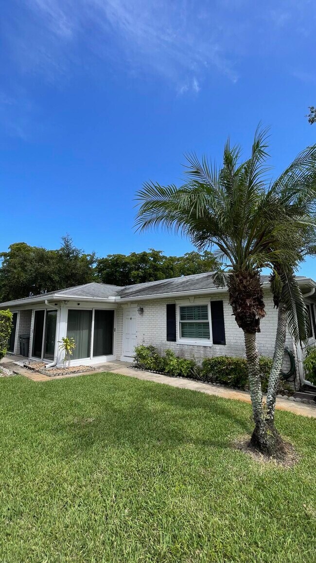 Building Photo - 10140 44th Ct S